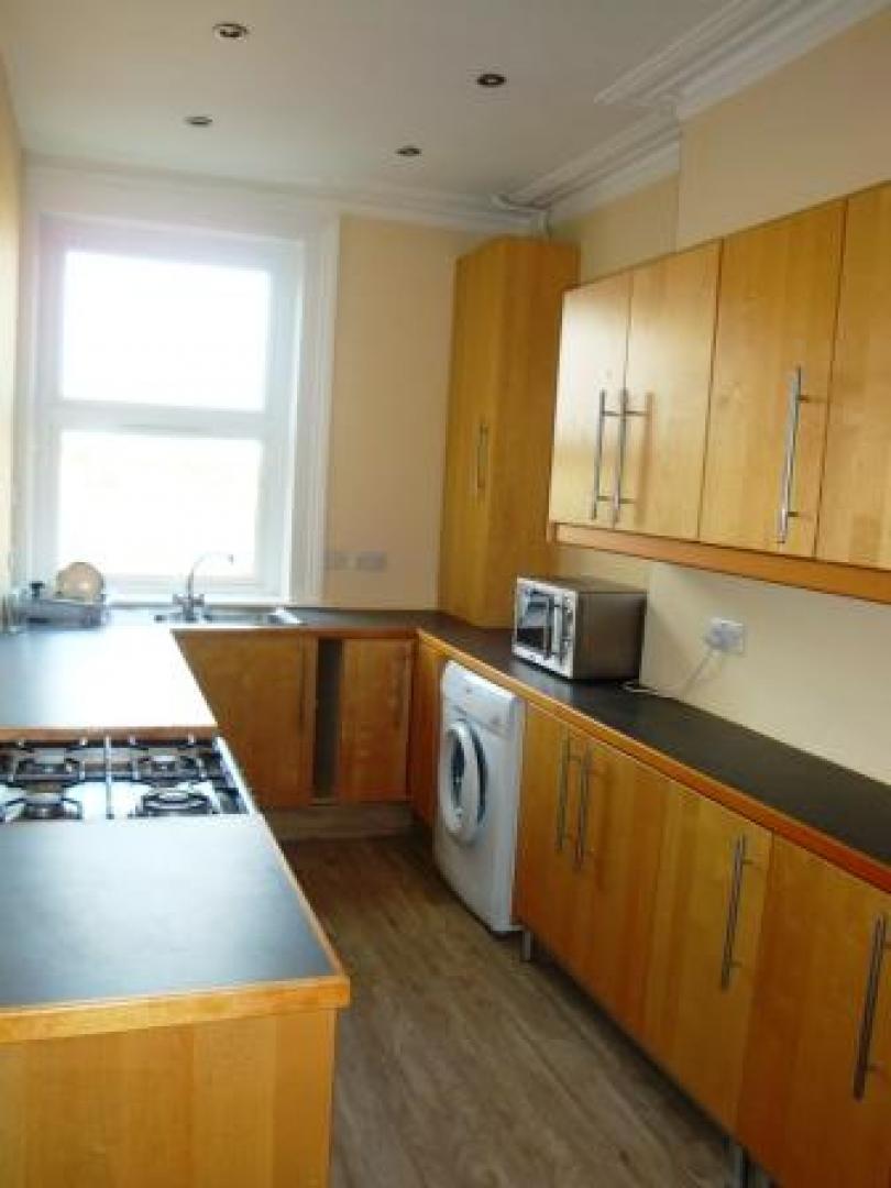 			3 Bedroom, 1 bath, 1 reception Flat			 West End Lane, WEST HAMPSTEAD
